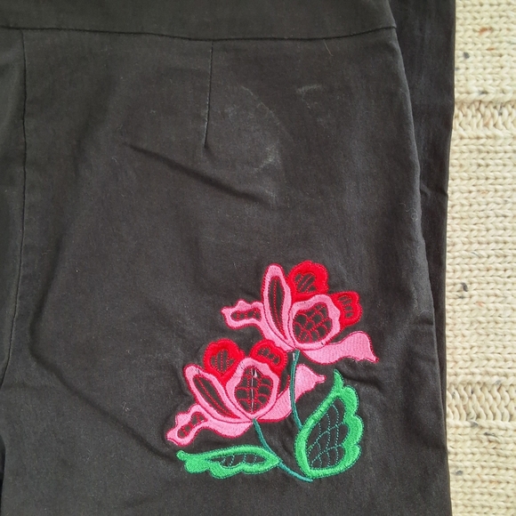 Black Leggins with Floral Embroidery - Picture 4 of 12